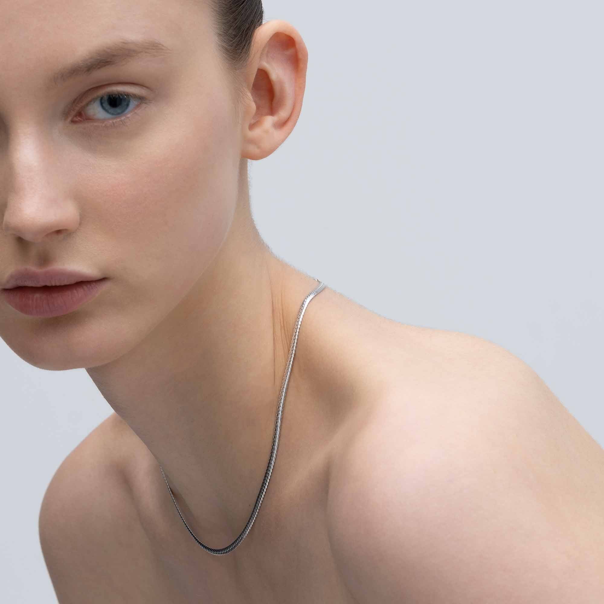 Big flat chain necklace
