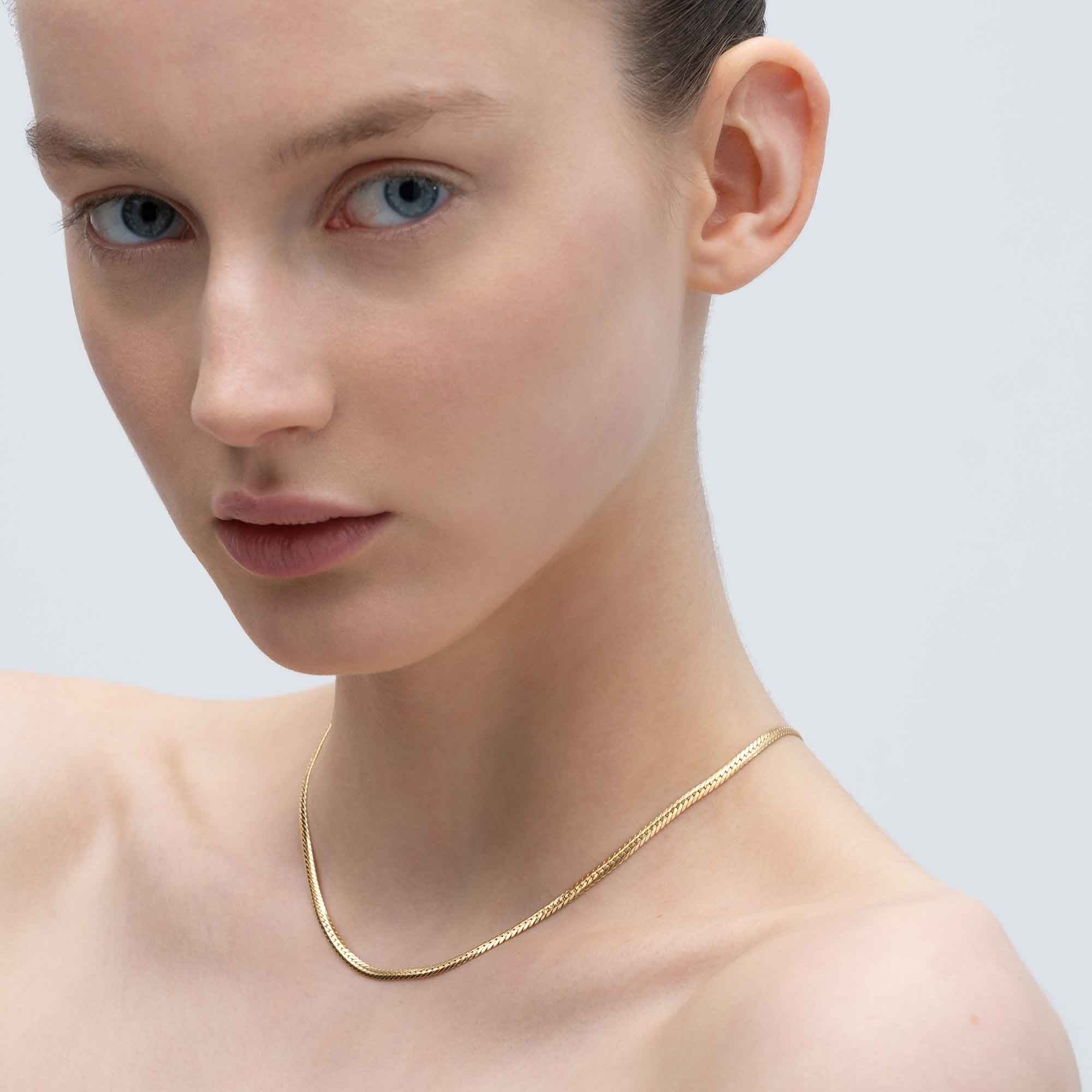 Big flat chain necklace