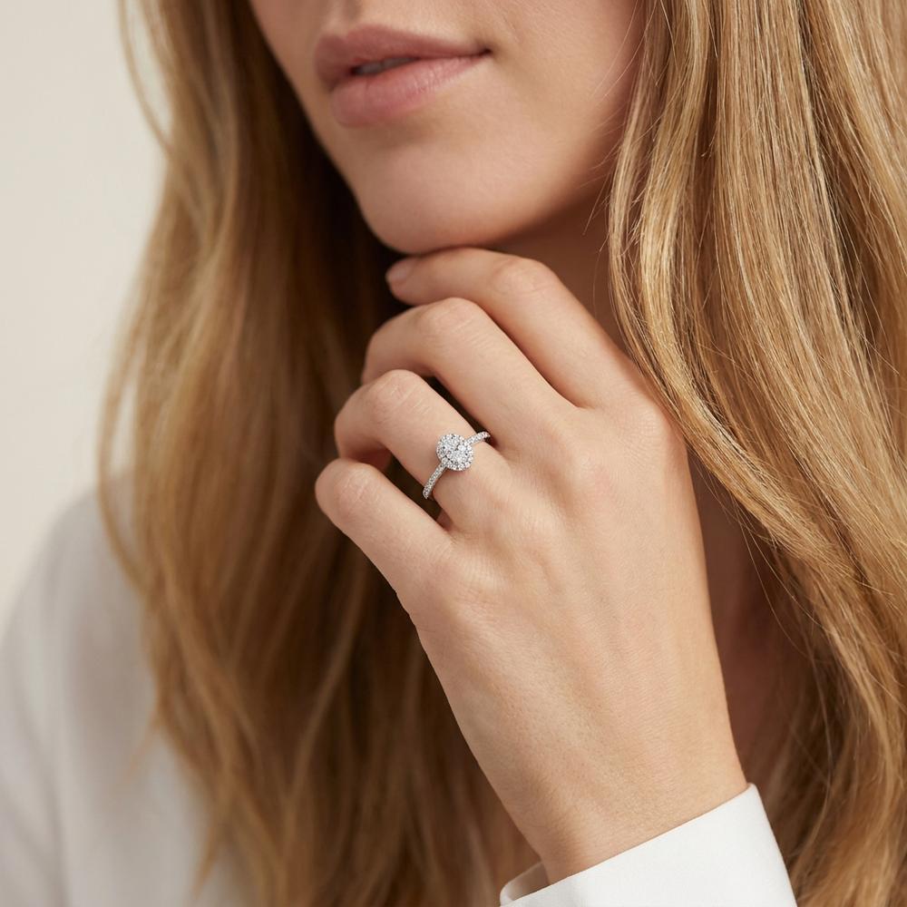 Solitär Ring 750/18 K Weissgold Diamant 0.15 ct, oval, w-si, Diamant 0.16 ct, 36 Steine, w-si - Ansicht 4