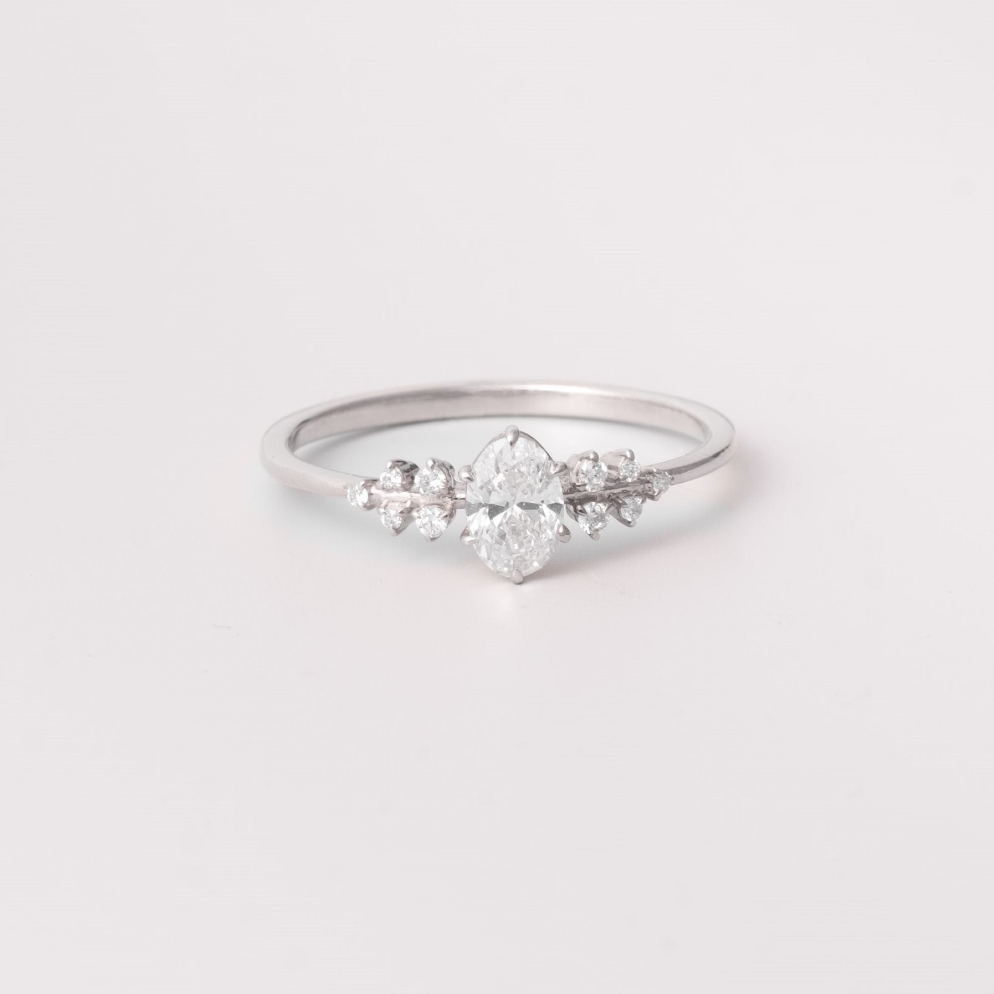 The iconic engagement ring | solid gold