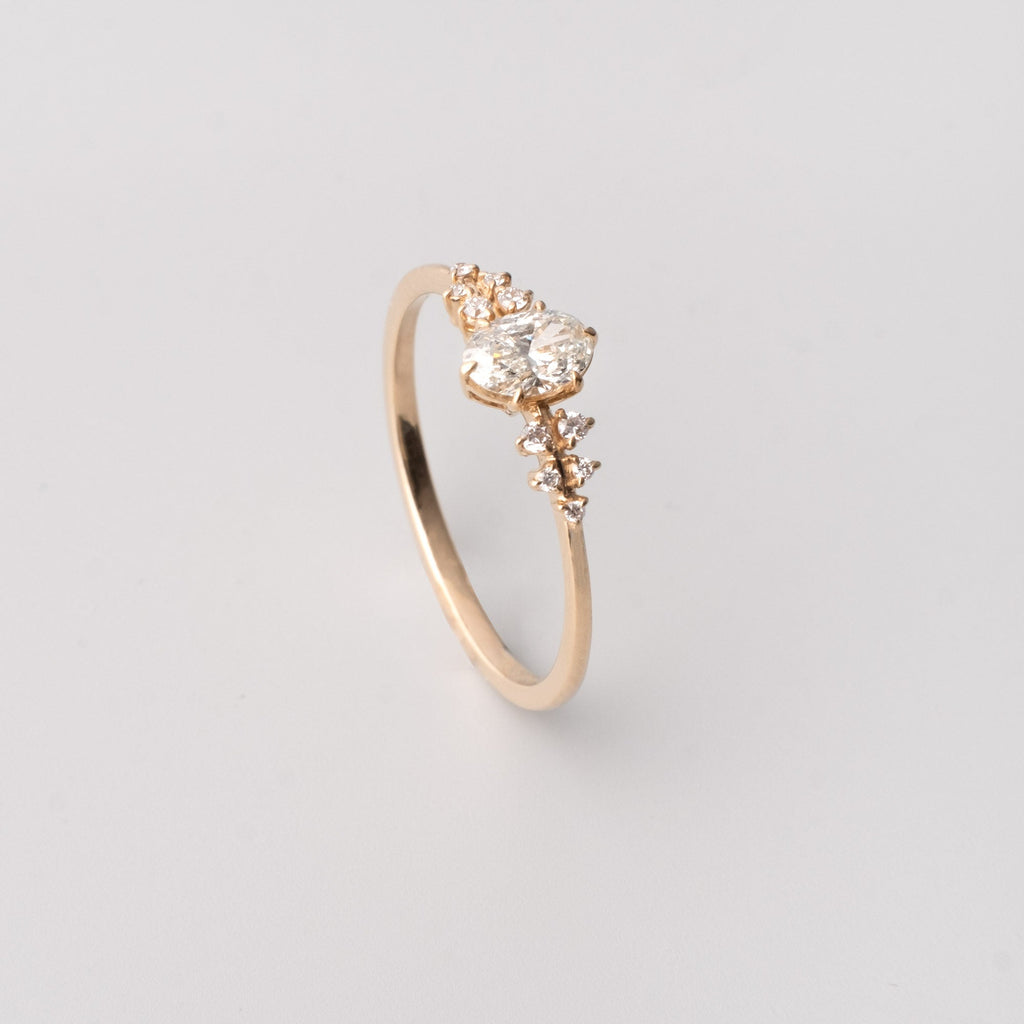 The iconic engagement ring | solid gold