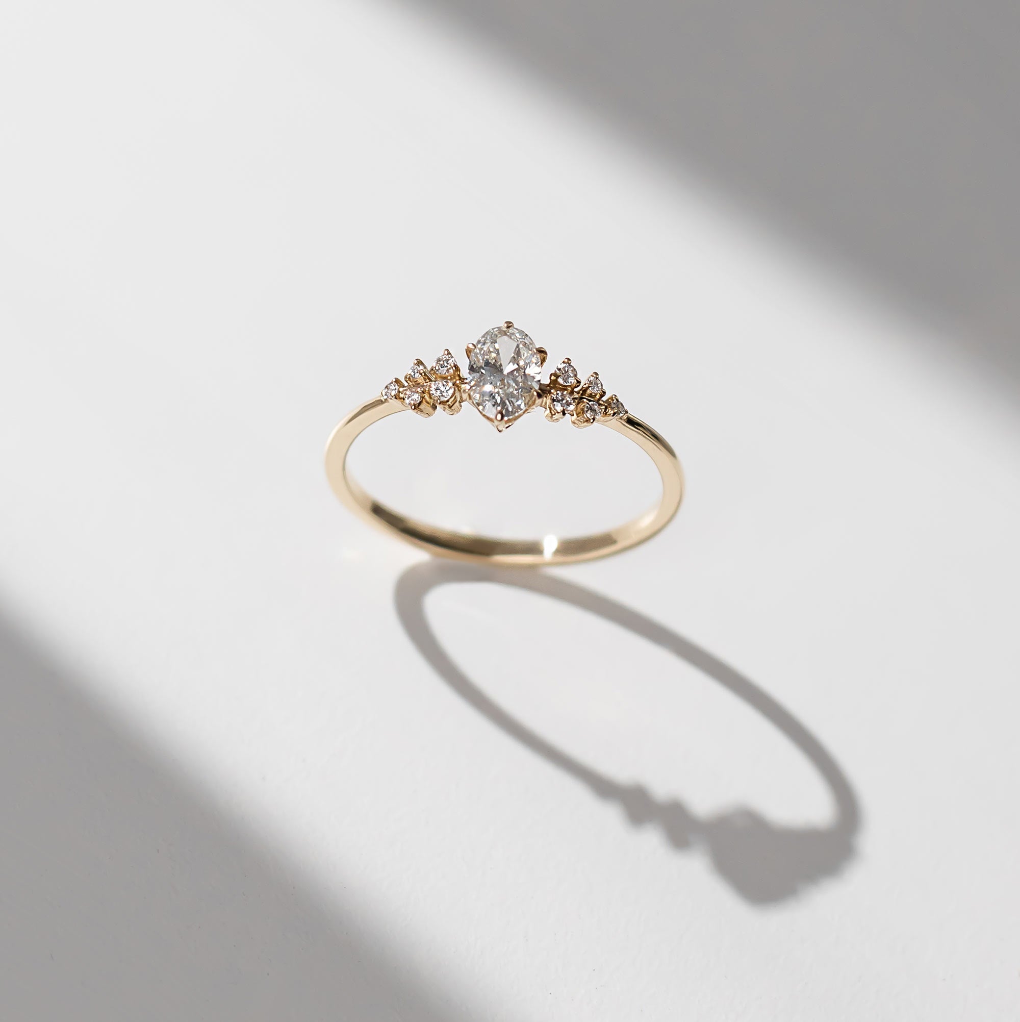 The iconic engagement ring | solid gold
