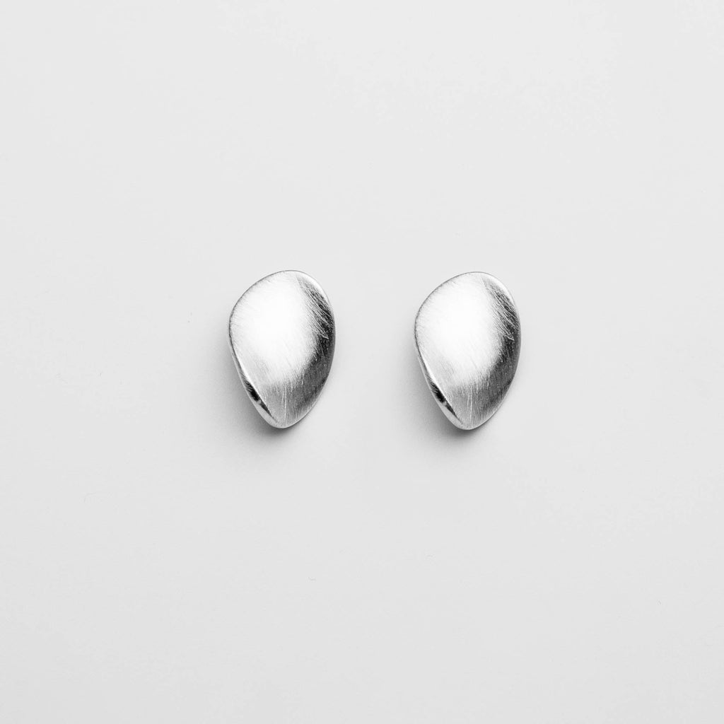 Satin oval stud