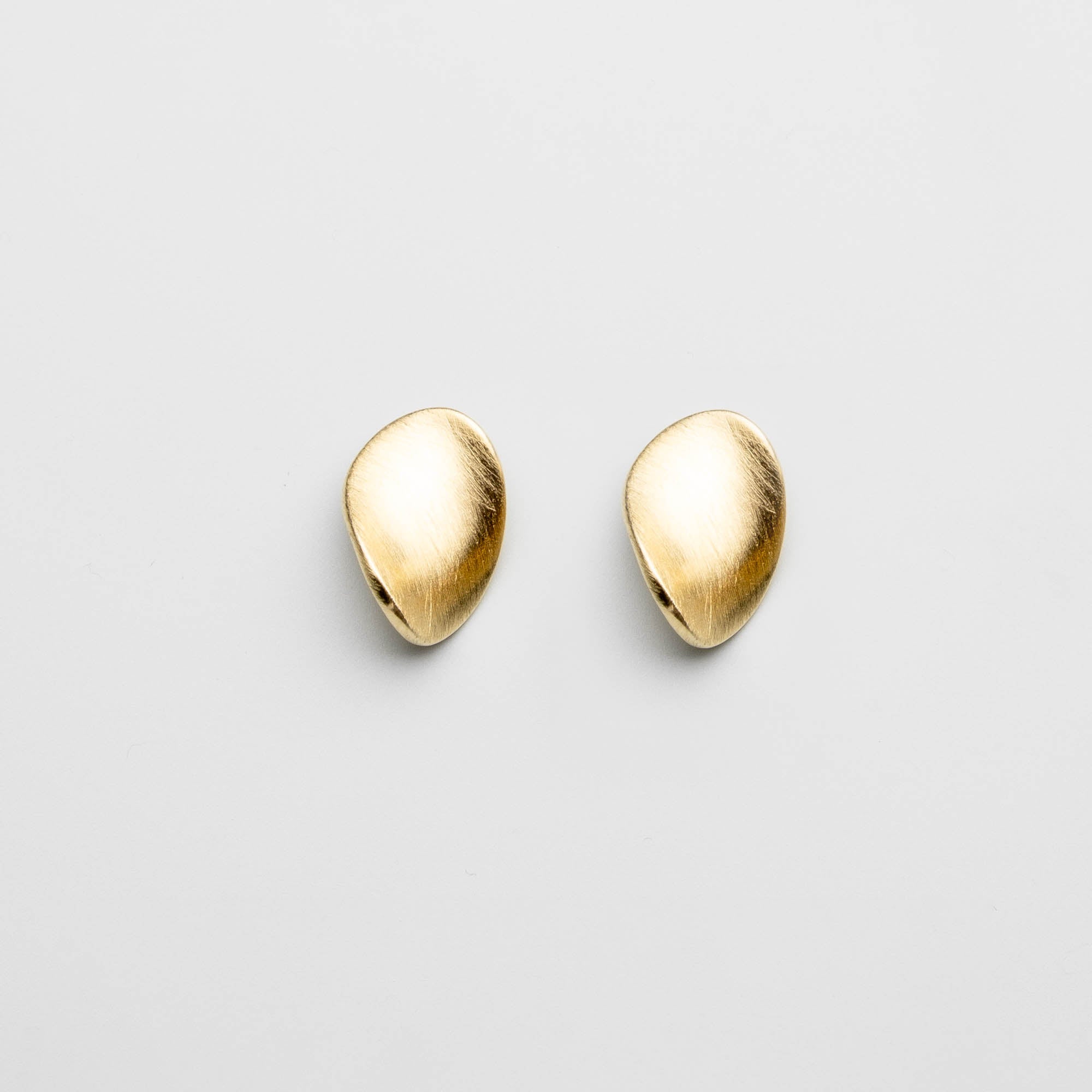 Satin oval stud
