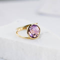 Luftli Amethyst Ring Gold Damen – Runder Lila Edelstein im Facettenschliff – Eleganter Statement Ring mit Doppel-Band