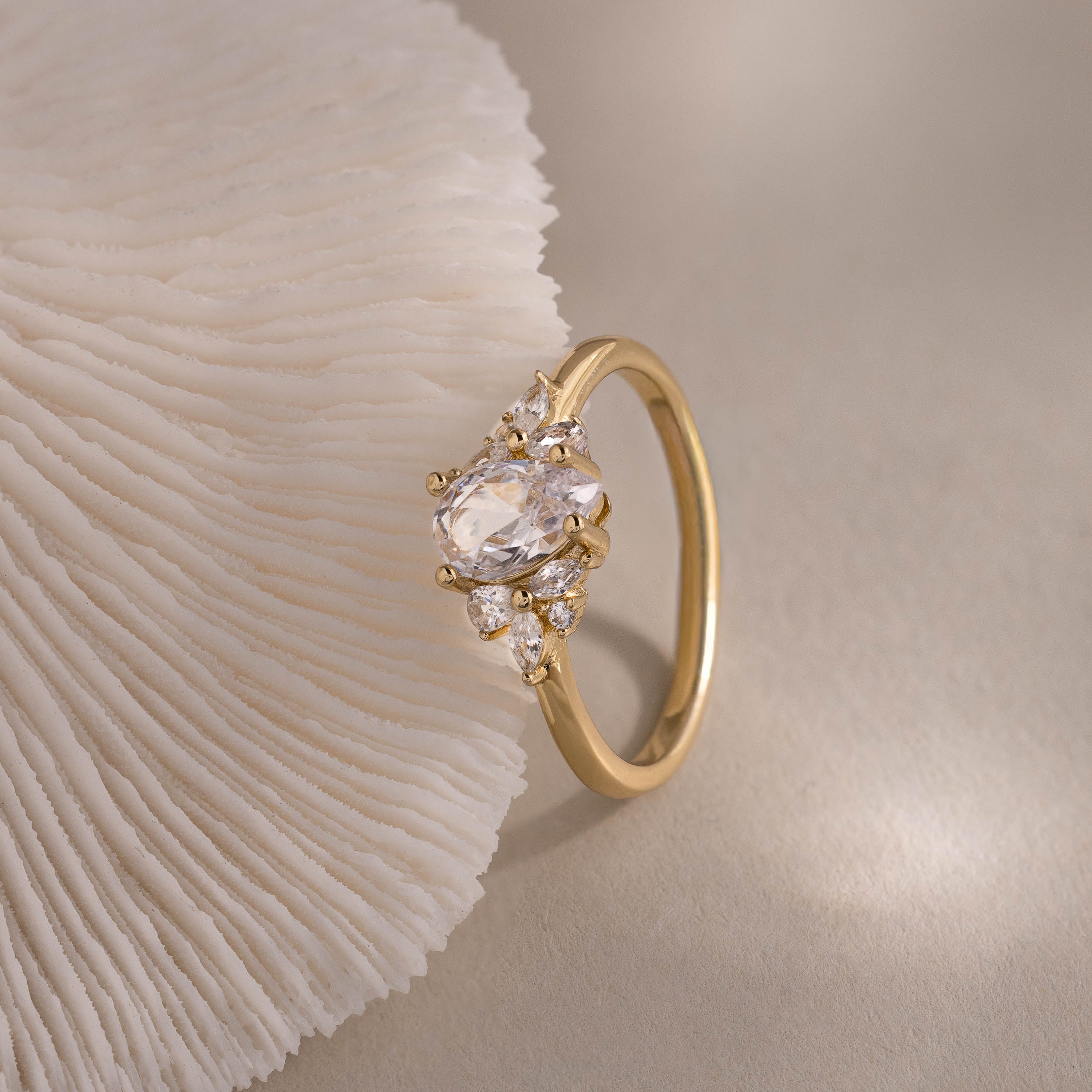 Diamant Blütenblatt Ring – Luftli