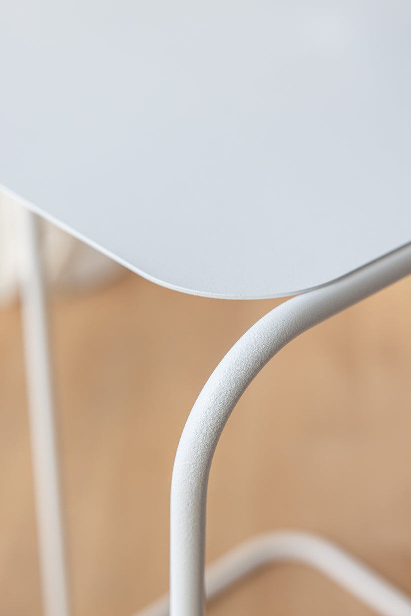 Tisch – 8