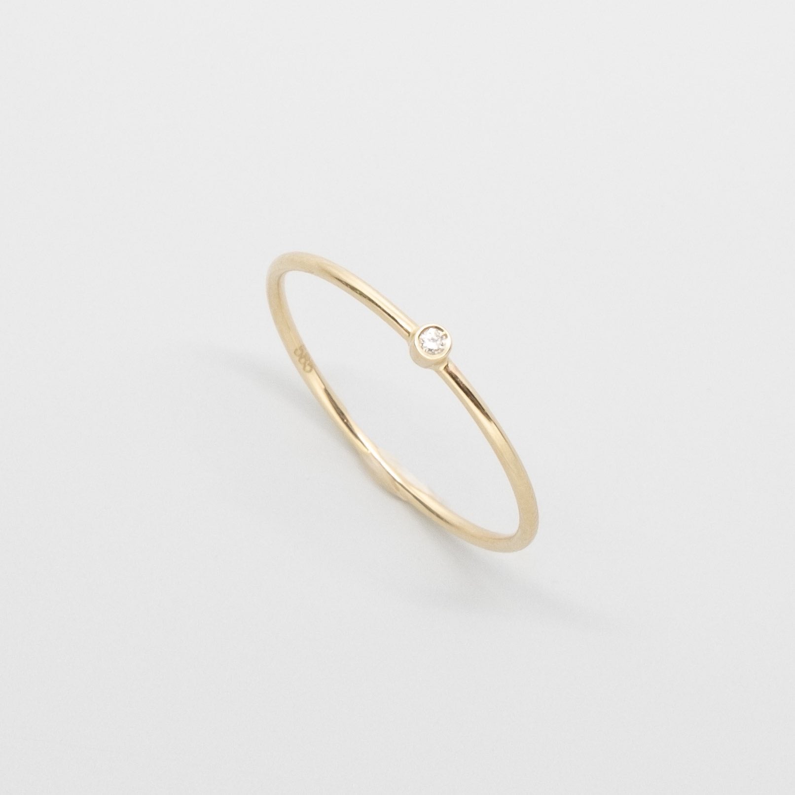 Single diamond ring | solid gold